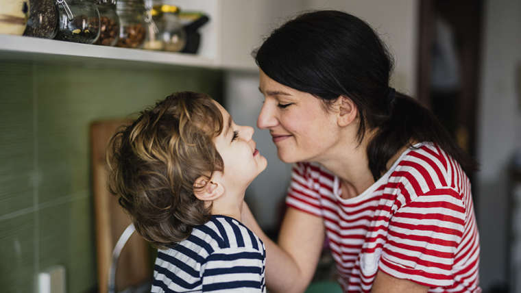 20 MANERAS DE DECIRLE A LOS HIJOS “TE QUIERO”