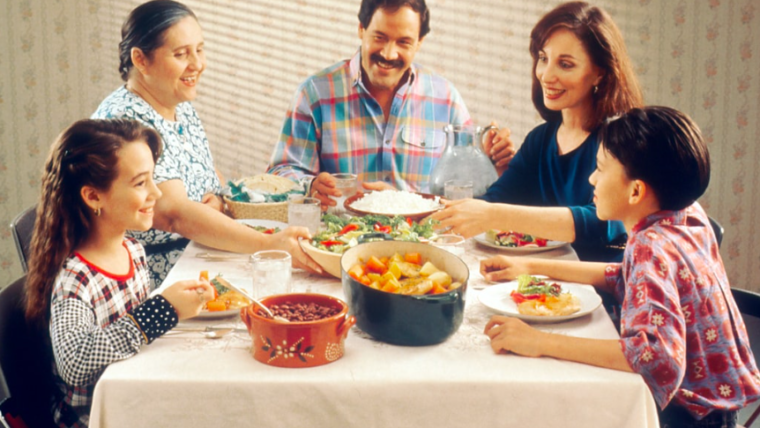 COMER EN FAMILIA, BÁSICO EN EL DESARROLLO