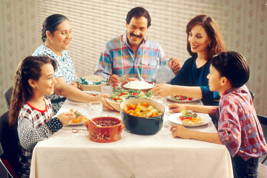 COMER EN FAMILIA, BÁSICO EN EL DESARROLLO